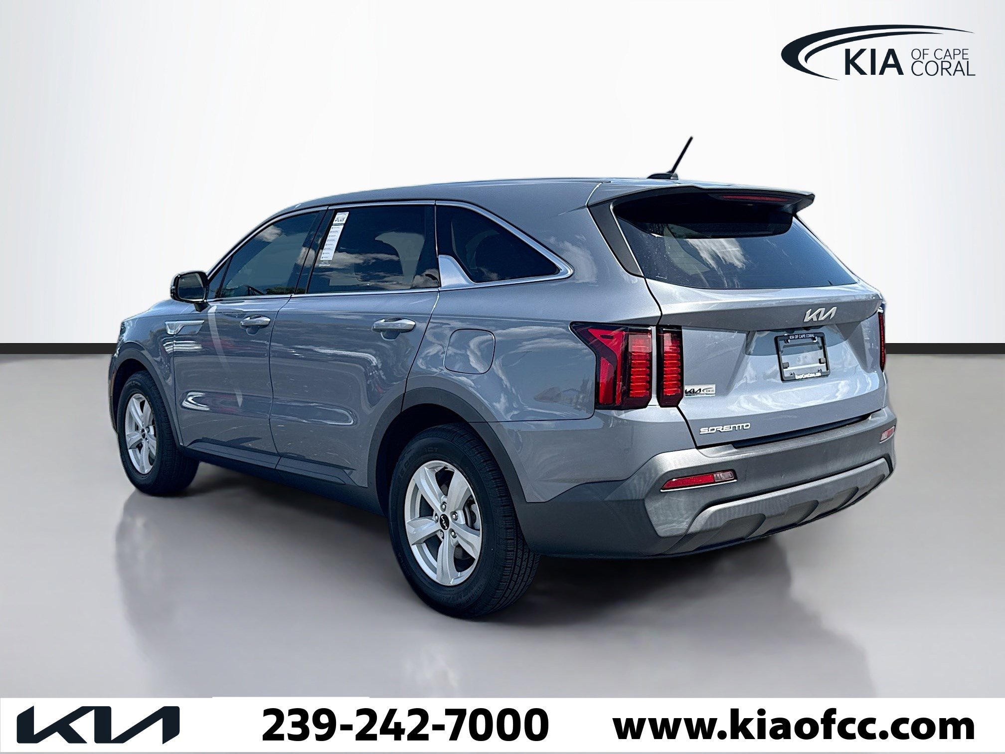 Certified 2023 Kia Sorento LX image 3