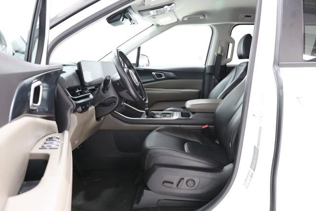 Used 2025 Kia Carnival image 17