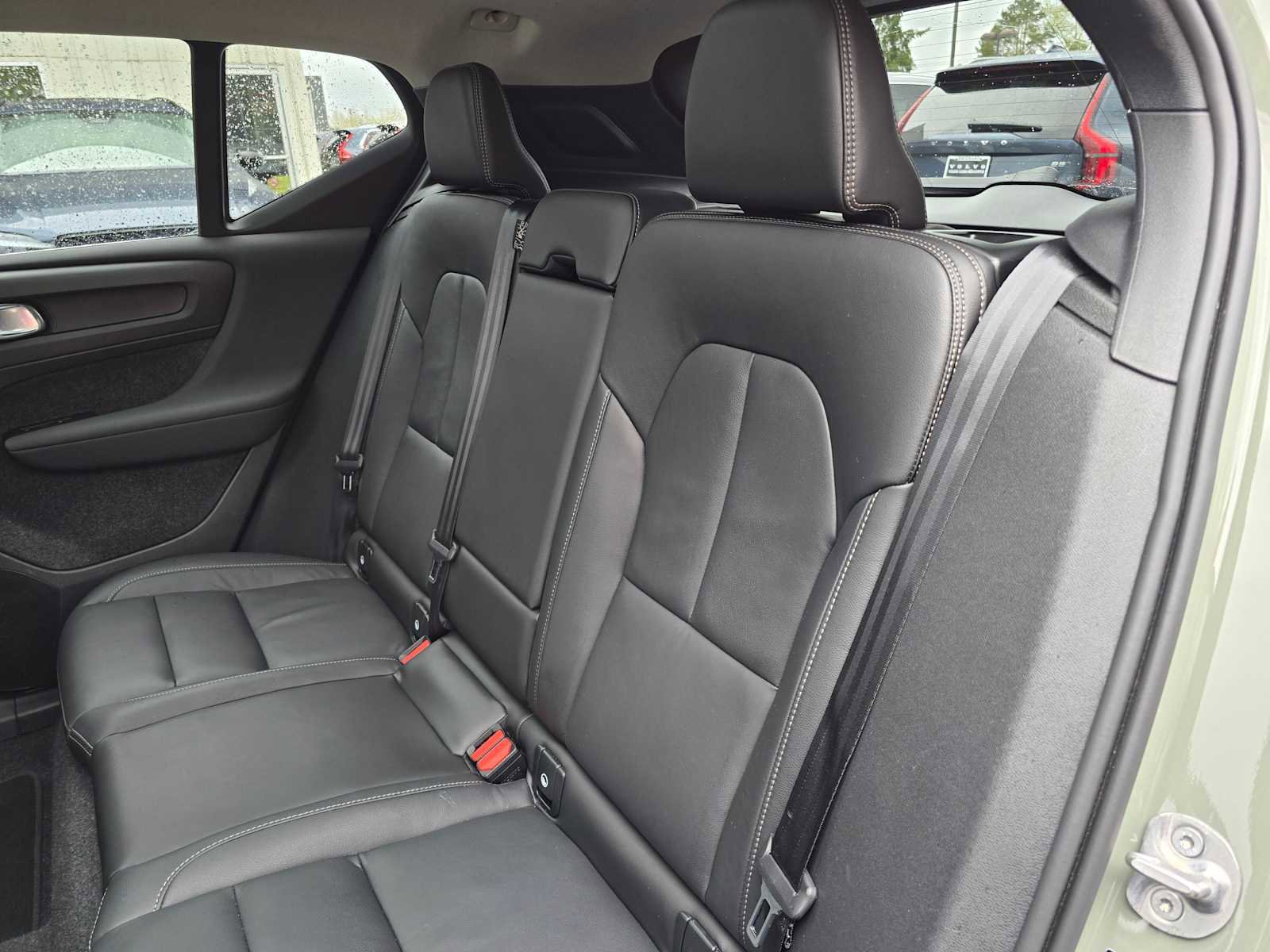 Certified 2025 Volvo XC40 B5 Plus AWD/4WD image 18