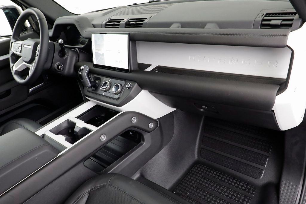 Used 2025 Land Rover Defender 110 S image 21