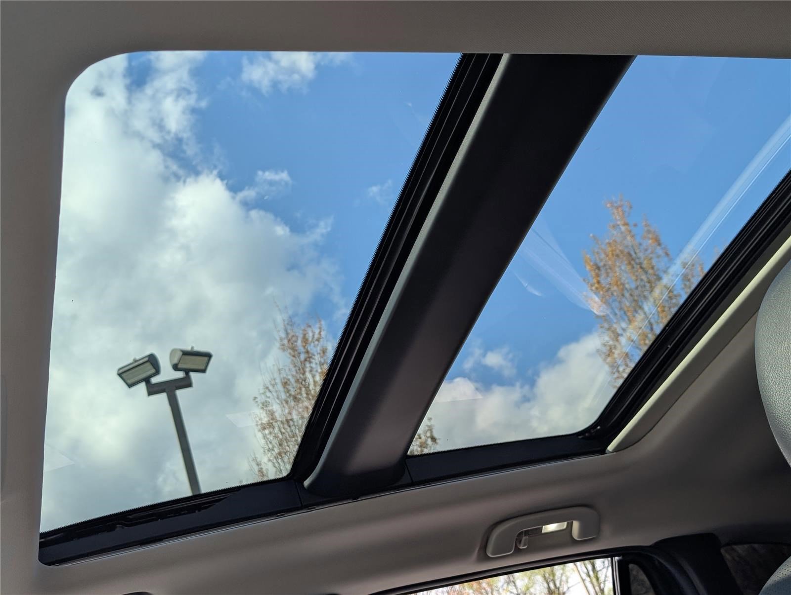 Used 2025 MAZDA CX-50 AWD 2.5 Hybrid w/ Premium Pkg image 19