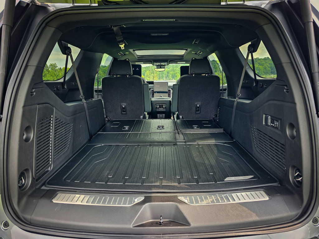 New 2026 GMC Yukon XL AT4 w/ AT4 Premium Plus Package AWD/4WD image 43