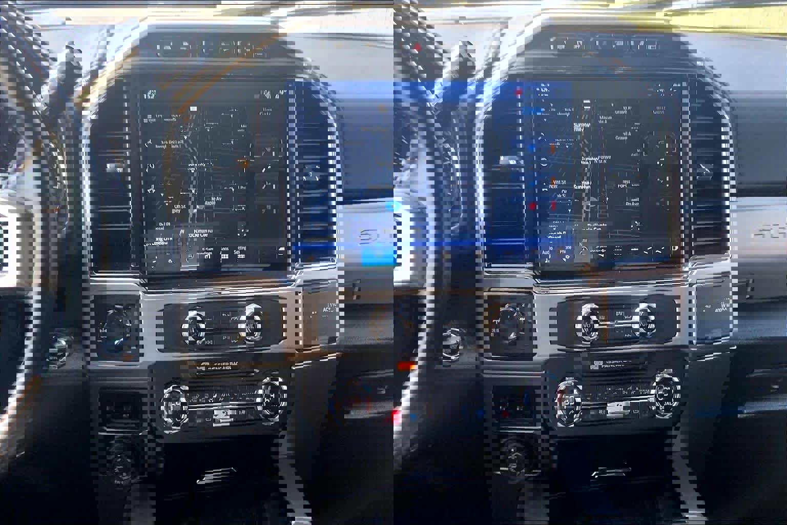 Used 2022 Ford F250 Platinum w/ FX4 Off-Road Package image 7