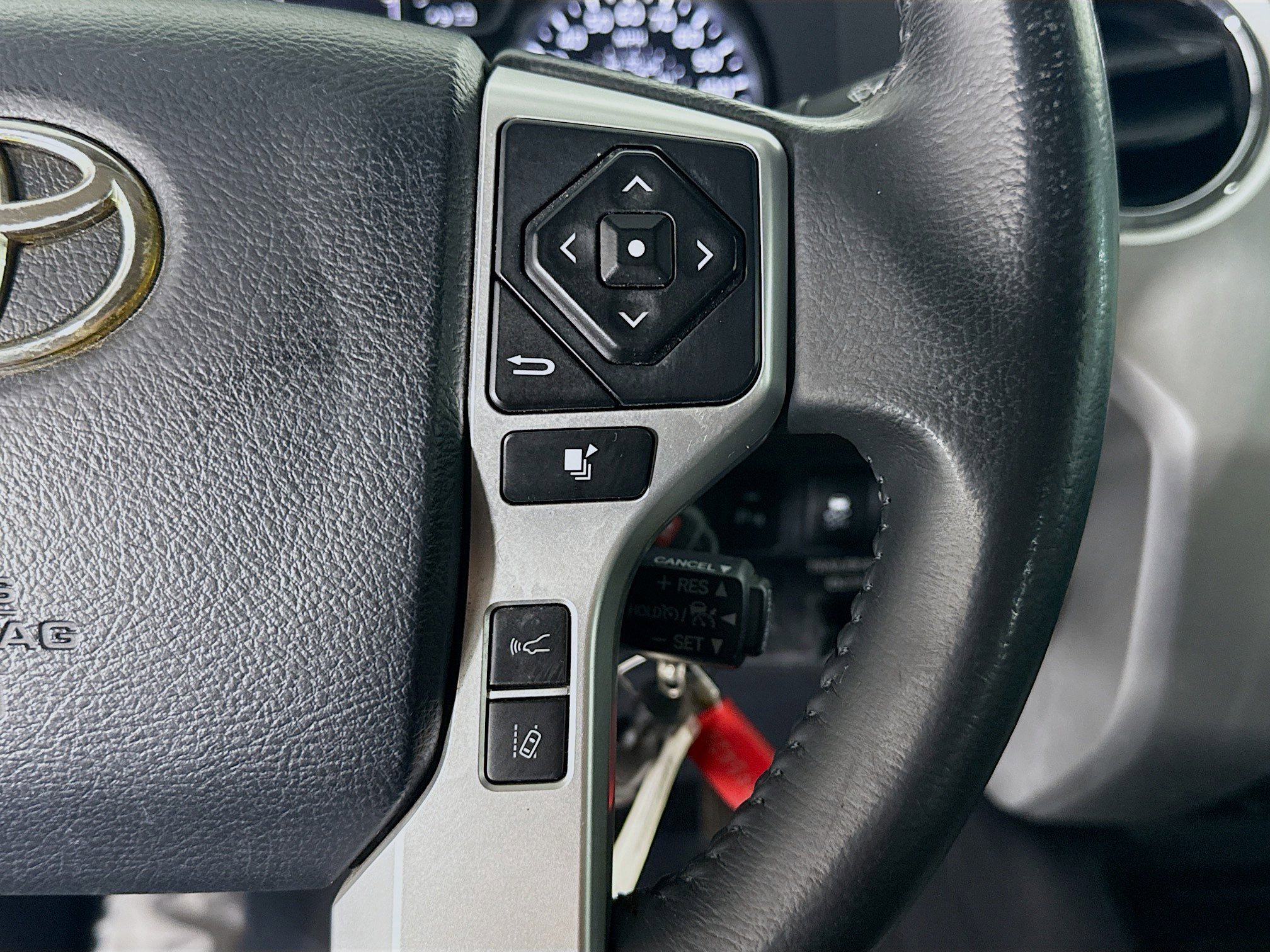 Used 2018 Toyota Tundra Limited w/ Limited Premium Package image 15