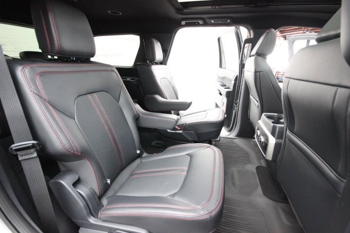 Used 2024 Ford Expedition Limited image 32