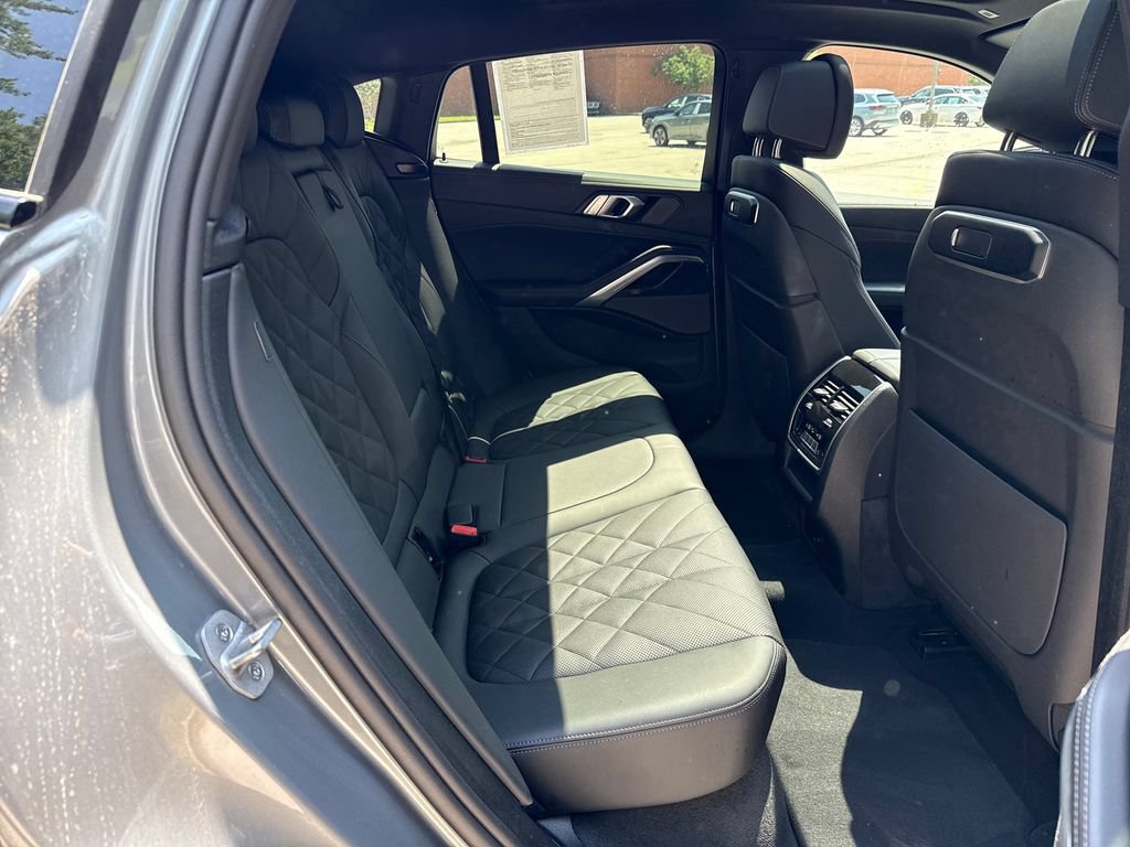 Used 2026 BMW X6 xDrive40i AWD/4WD image 31