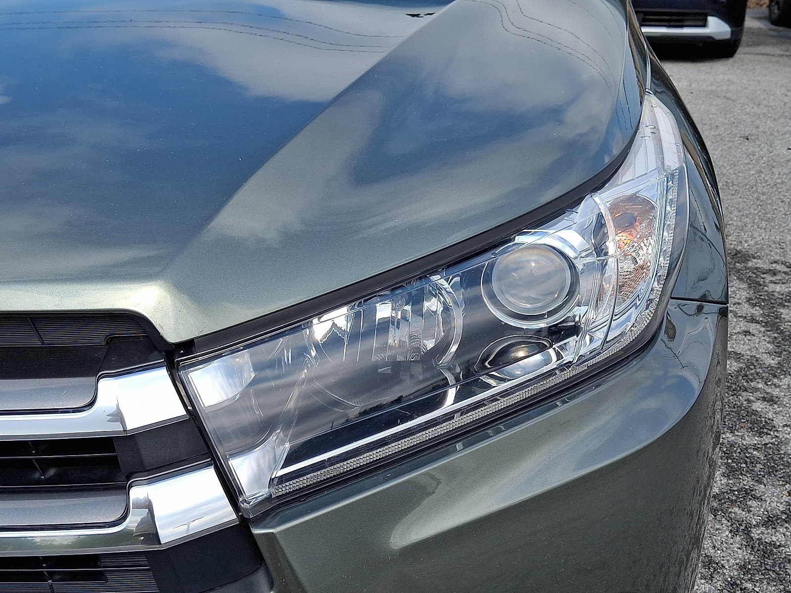 Used 2017 Toyota Highlander Limited Platinum AWD/4WD image 10