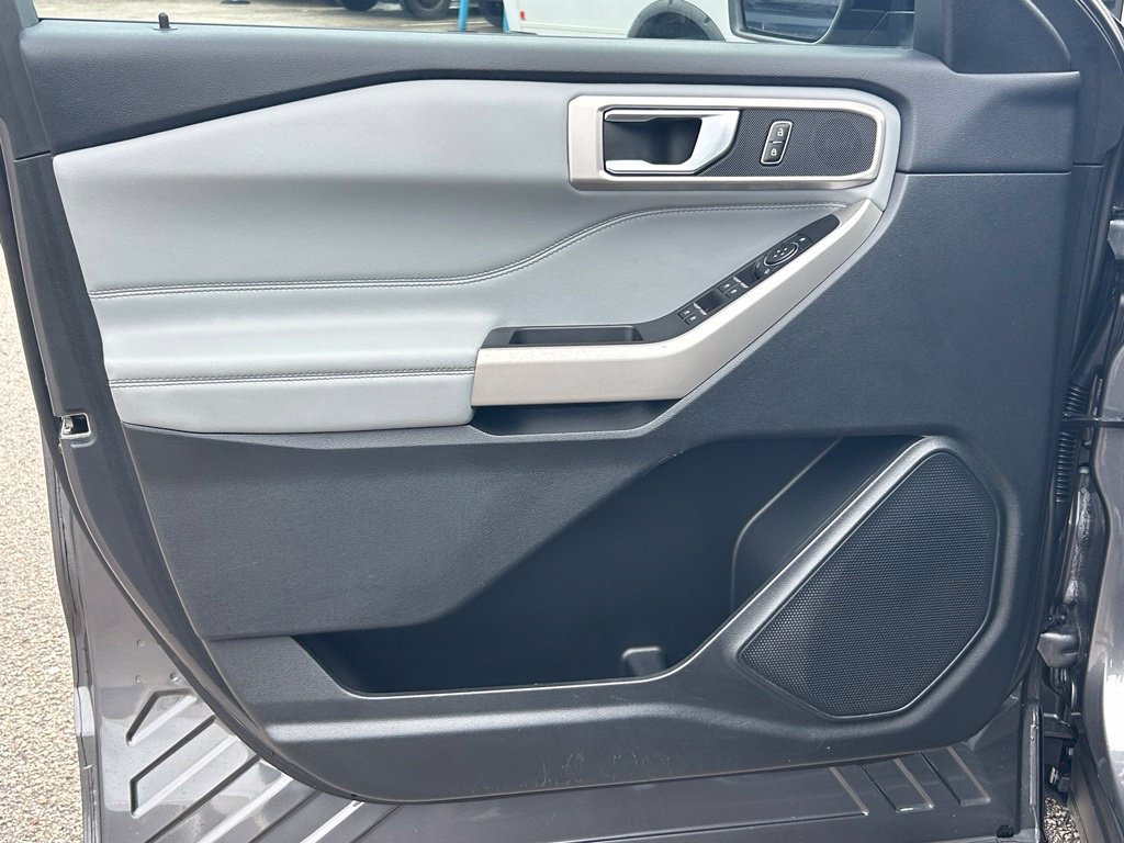 Used 2023 Ford Explorer XLT w/ Equipment Group 202A RWD image 35