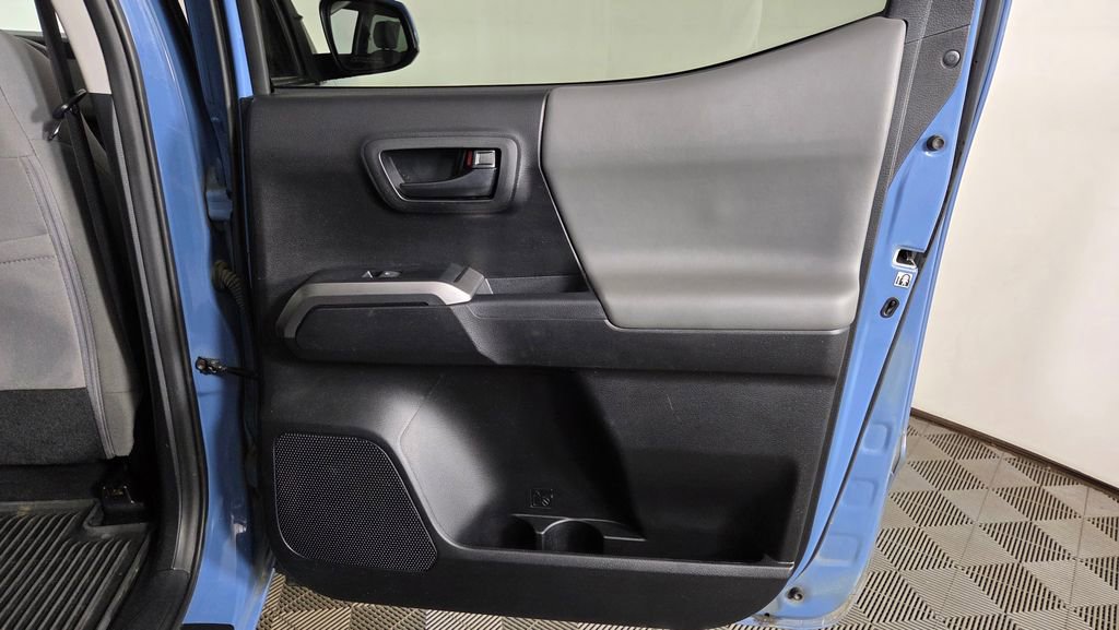 Used 2019 Toyota Tacoma SR5 AWD/4WD image 29
