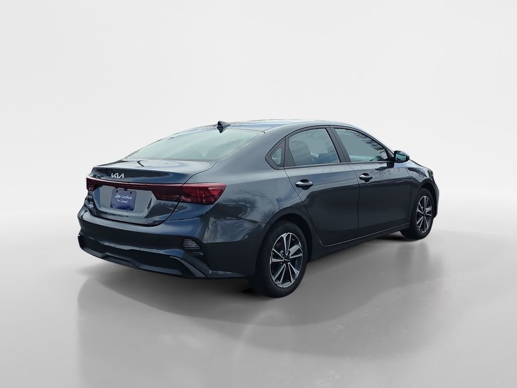 Used 2023 Kia Forte LXS image 4