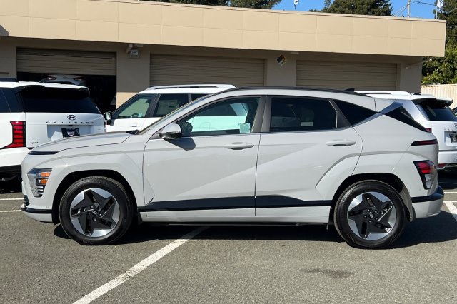 Certified 2025 Hyundai Kona Limited FWD image 9