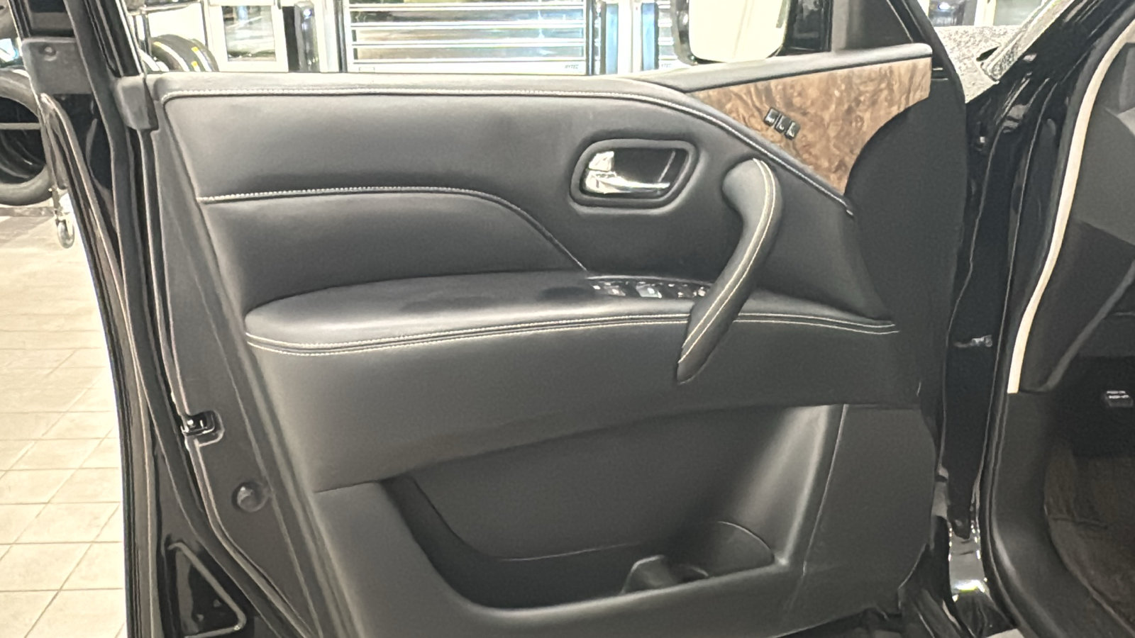 Used 2023 INFINITI QX80 Premium Select w/ Cargo Package AWD/4WD image 22
