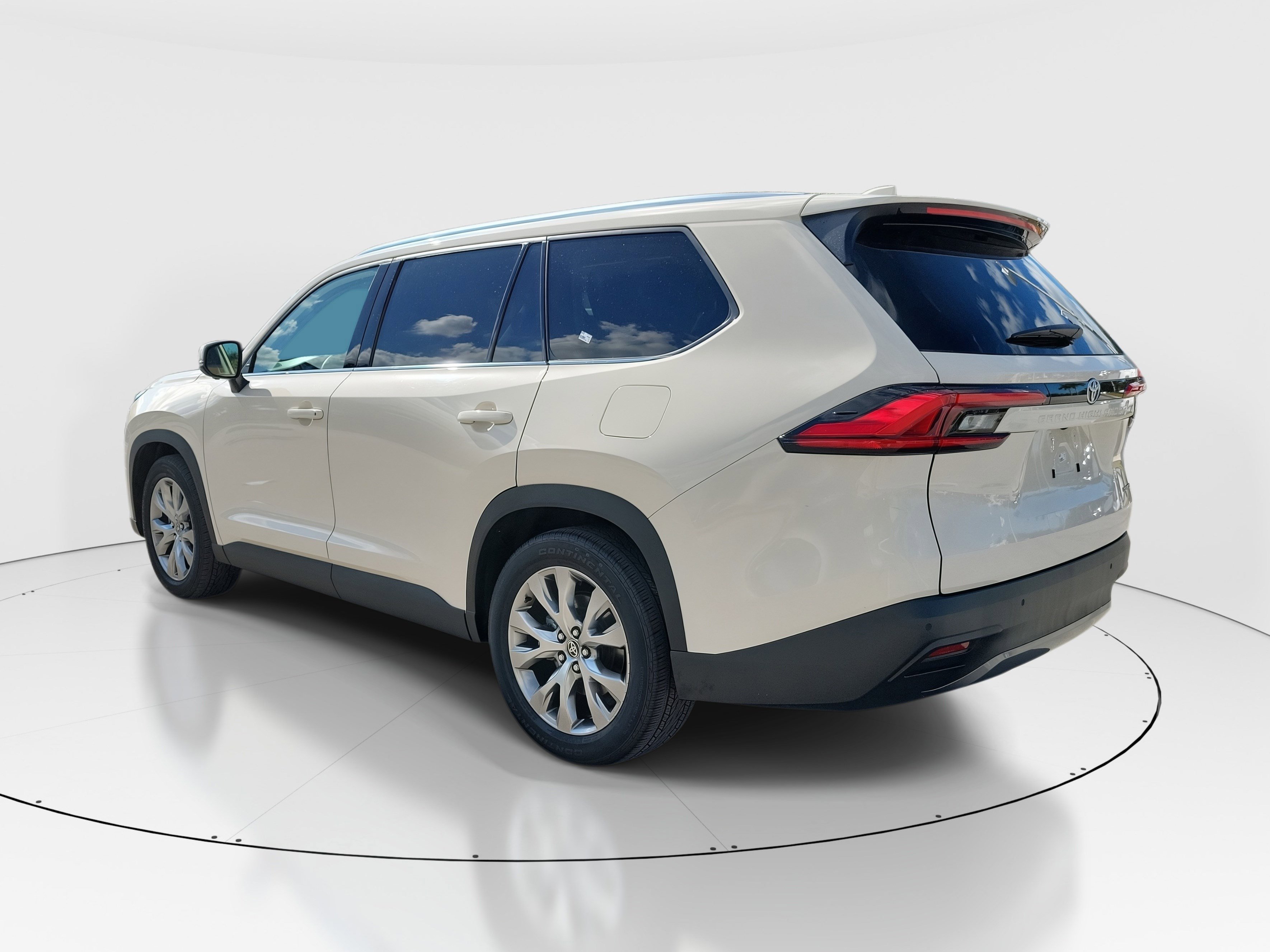 Used 2024 Toyota Grand Highlander Limited FWD image 5