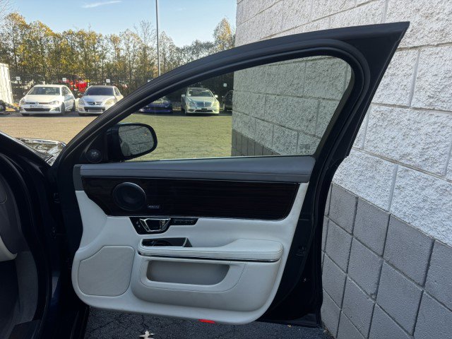 Used 2015 Jaguar XJ L Portfolio image 27