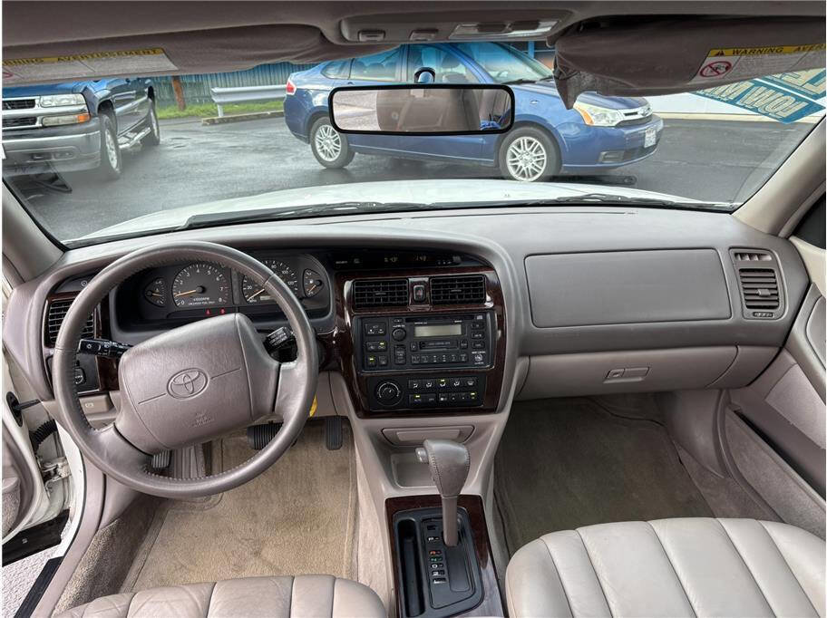 Used 1999 Toyota Avalon XLS FWD image 10