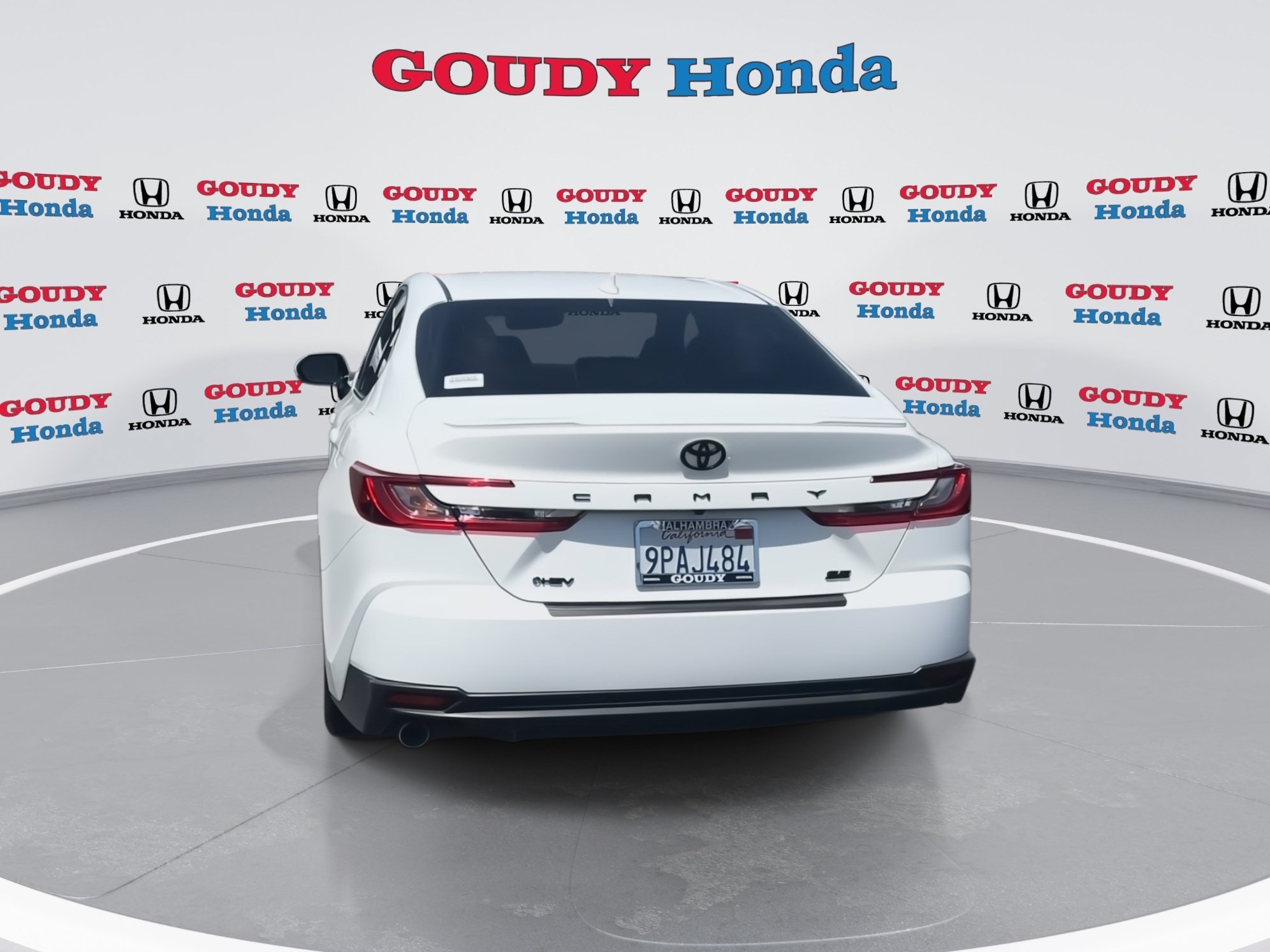 Used 2025 Toyota Camry SE w/ Convenience Package FWD image 7