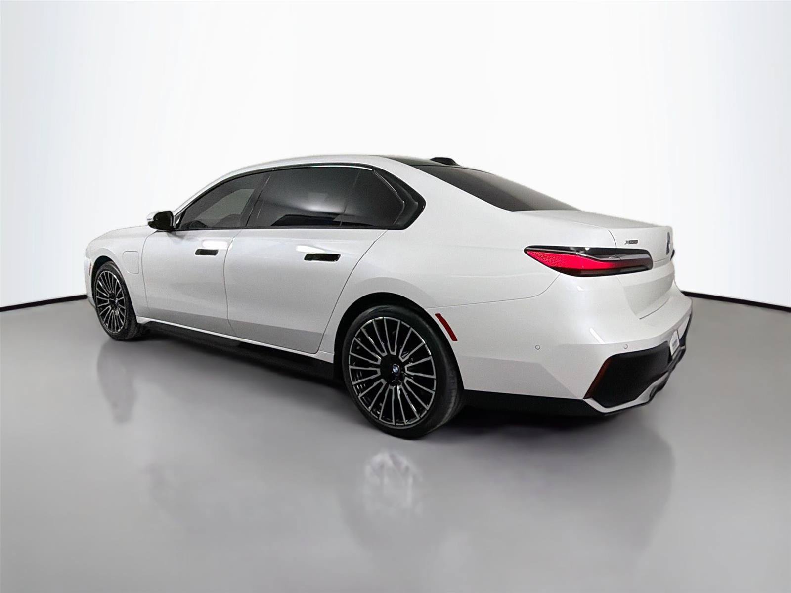 New 2026 BMW 750e xDrive AWD/4WD image 7