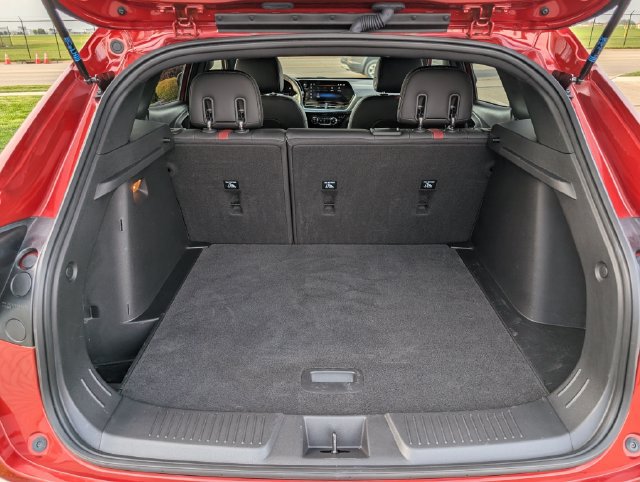 Used 2024 Chevrolet Trax RS w/ Sunroof Package FWD image 9