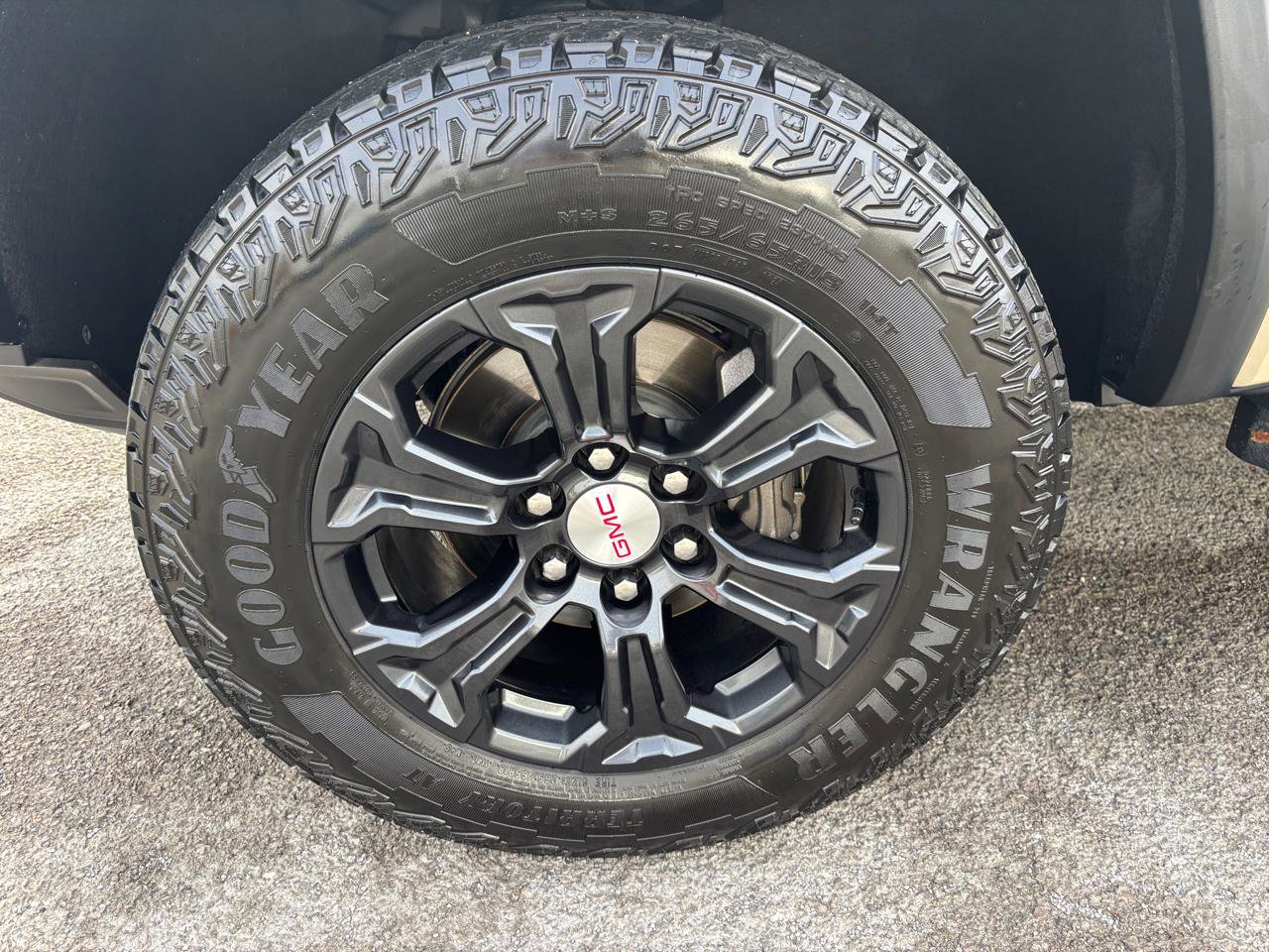 Used 2024 GMC Canyon Elevation w/ Convenience Package image 9