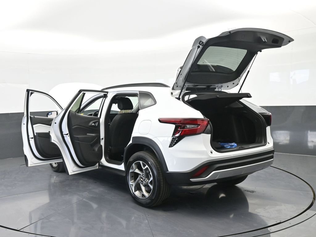 Used 2025 Chevrolet Trax LT w/ LT Convenience Package image 76