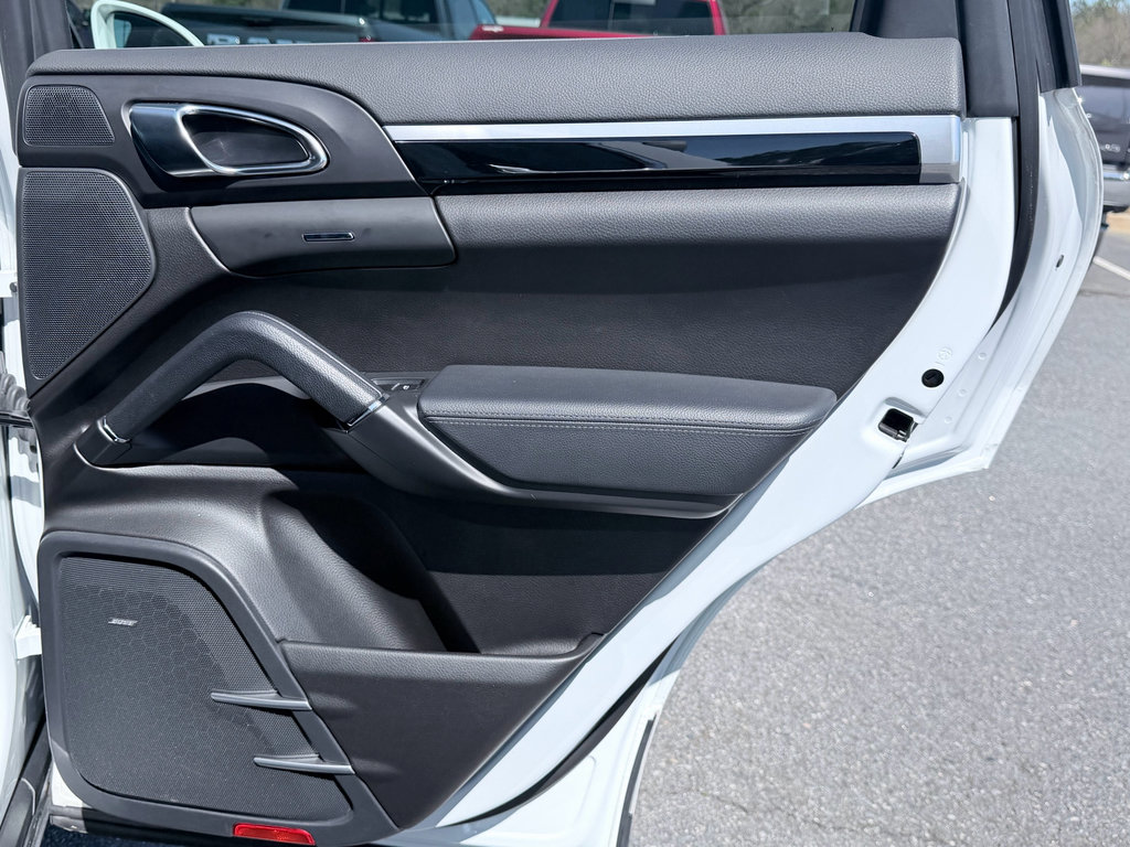 Used 2015 Porsche Cayenne S image 32