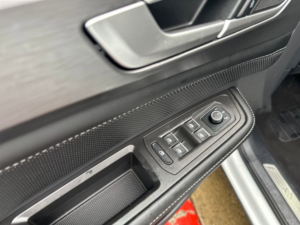 Used 2024 Volkswagen Atlas Cross Sport SE image 11