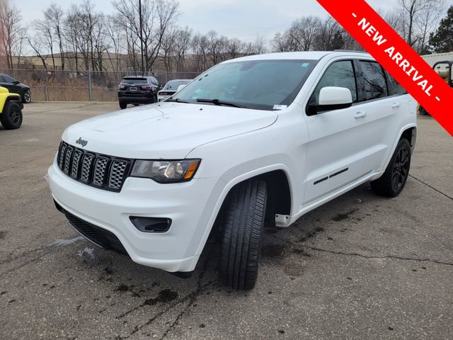 Used 2017 Jeep Grand Cherokee Altitude image 7