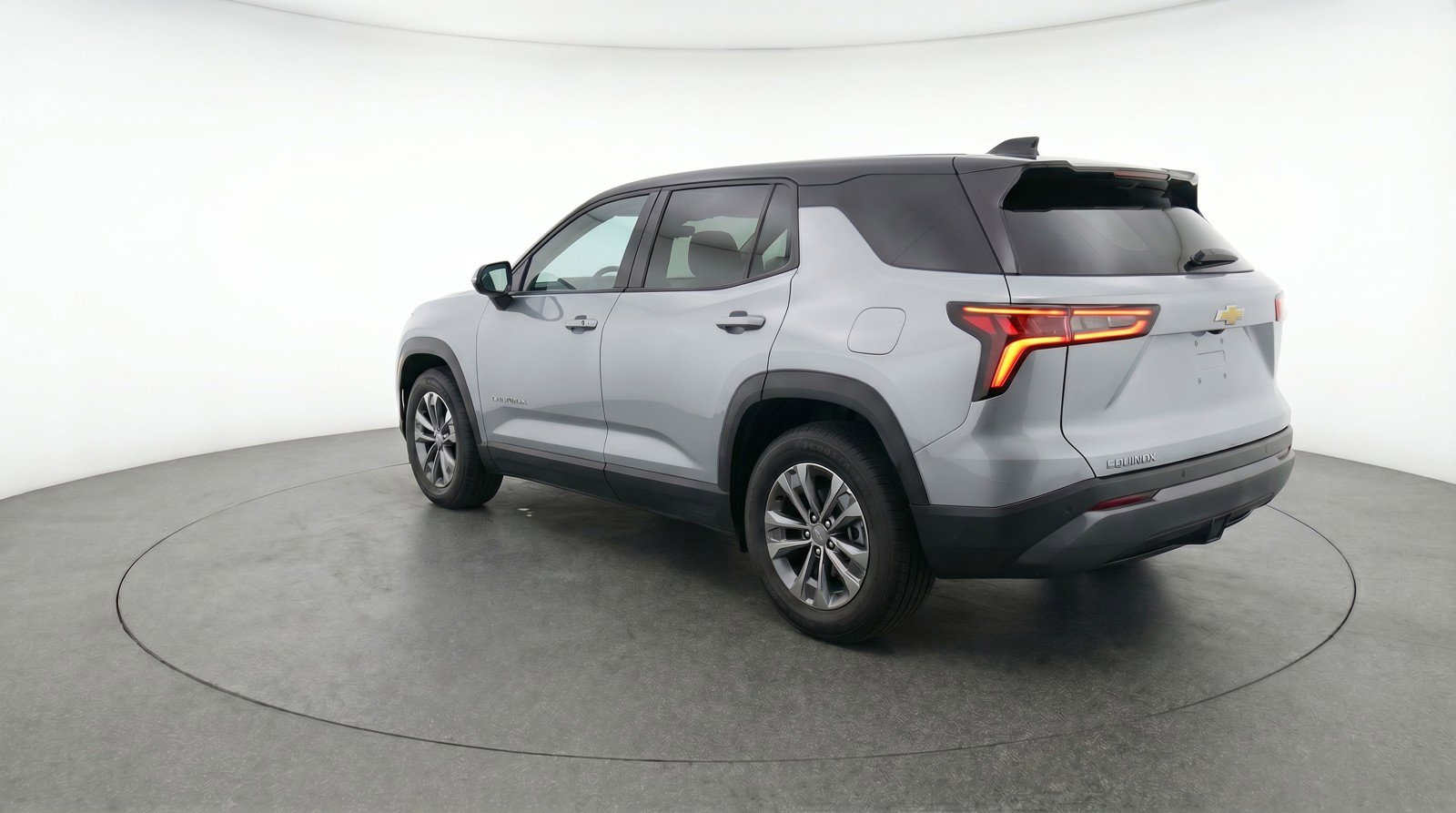 Used 2025 Chevrolet Equinox LT FWD image 6
