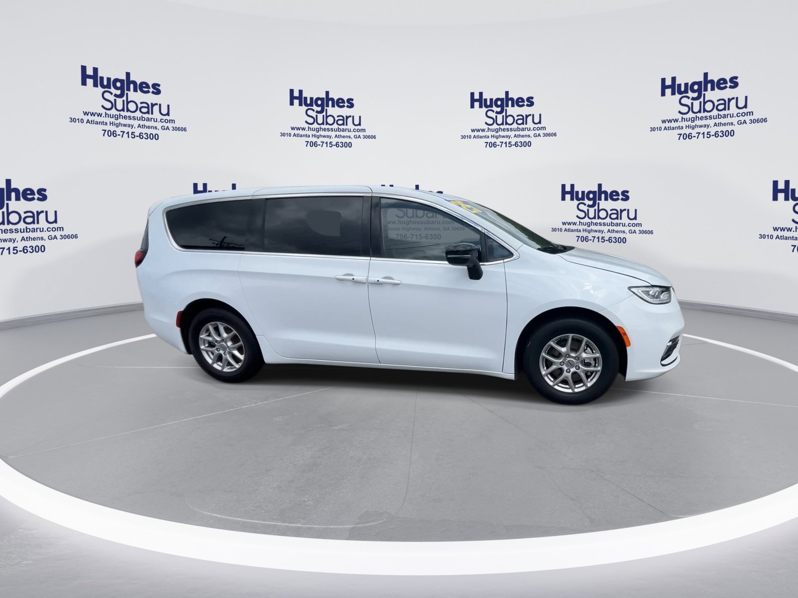 Used 2025 Chrysler Pacifica Select FWD image 3