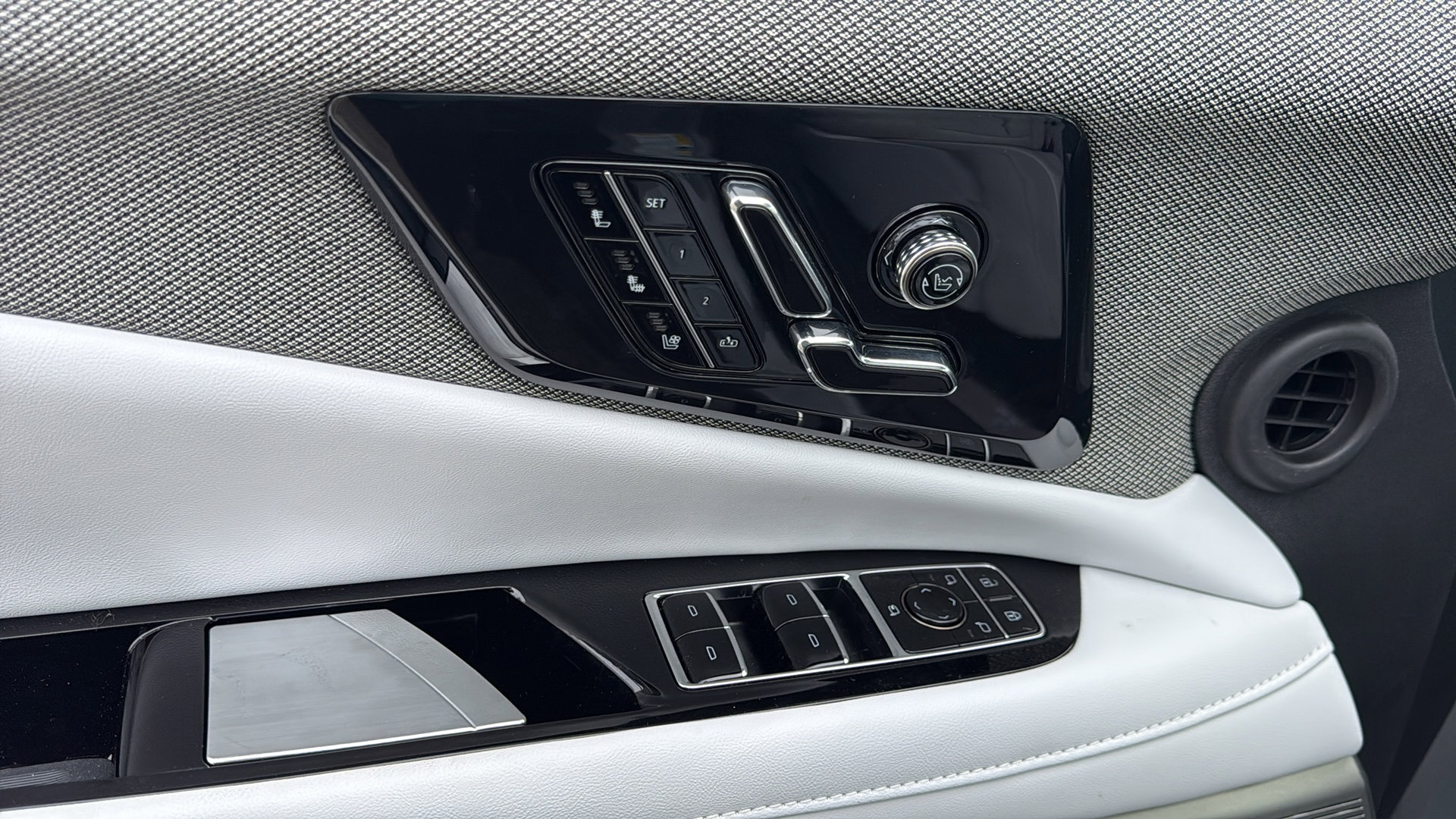 New 2026 Cadillac Optiq Luxury 2 image 11