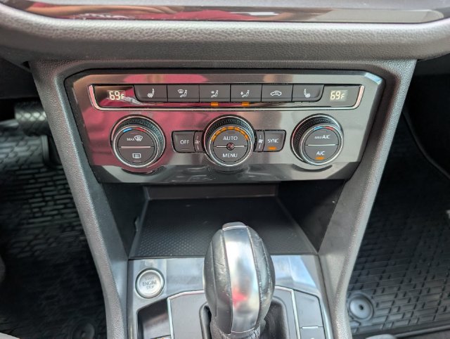 Used 2019 Volkswagen Tiguan SE AWD/4WD image 17