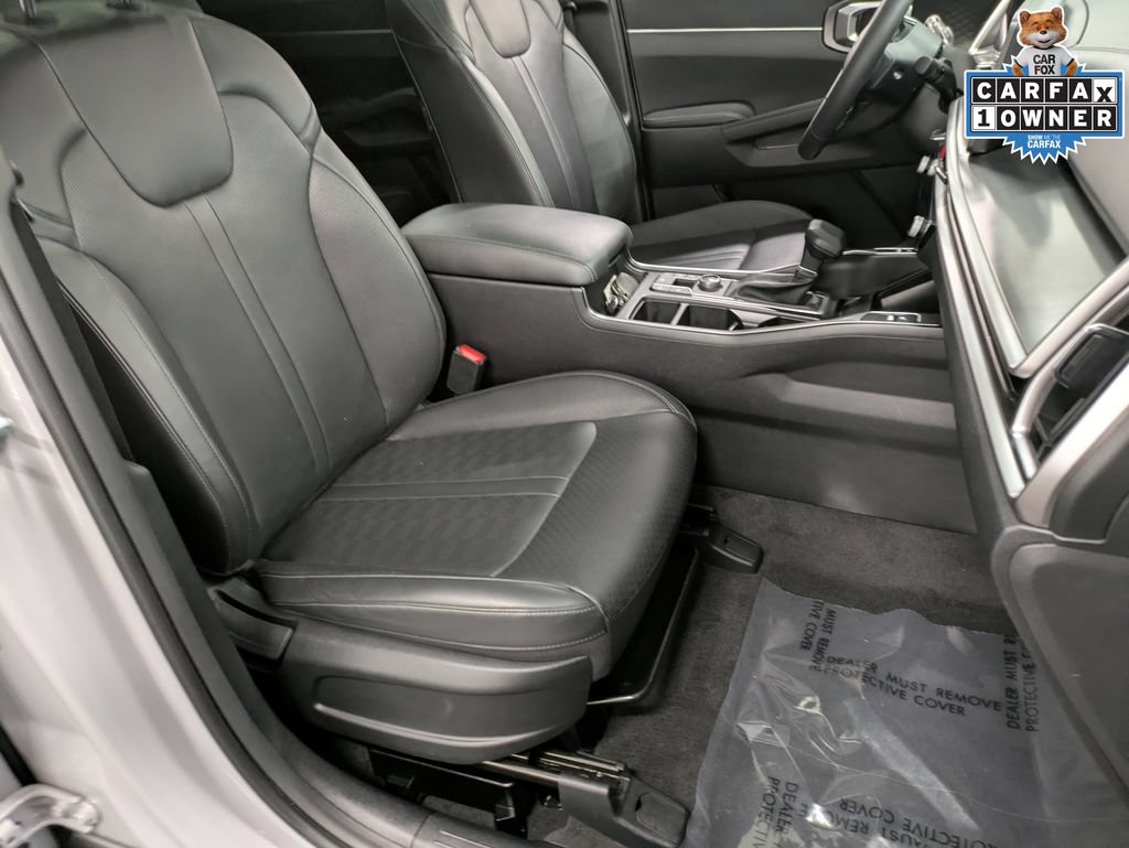 Certified 2024 Kia Sorento S w/ Panoramic Sunroof Package AWD/4WD image 29