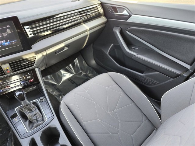 Used 2025 Volkswagen Jetta Sport image 15