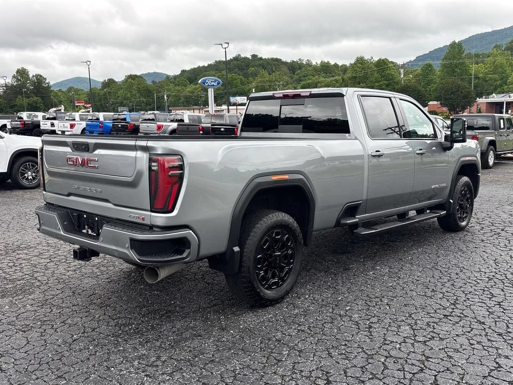 Used 2024 GMC Sierra 2500 AT4 w/ AT4 Preferred Package AWD/4WD image 9