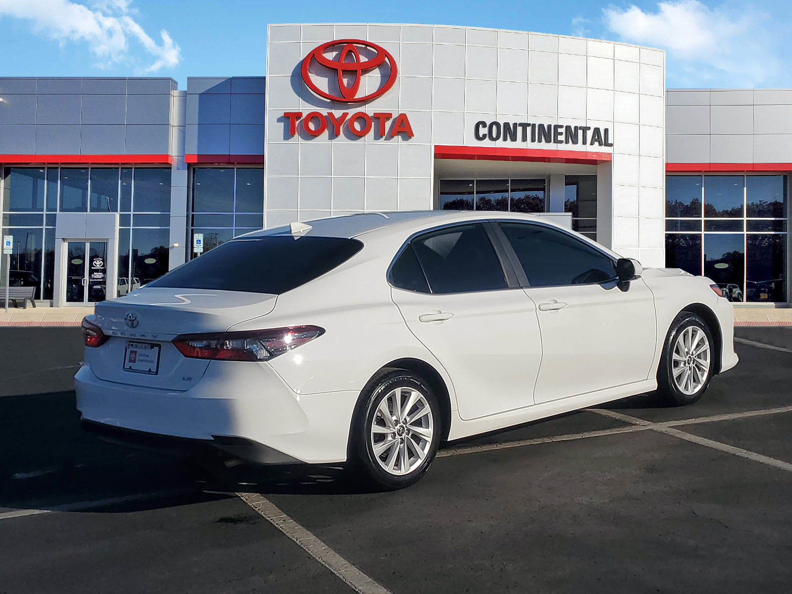 Certified 2022 Toyota Camry LE w/ Convenience Package image 5