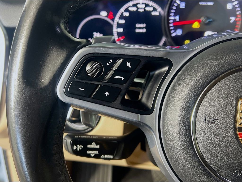 Used 2020 Porsche Cayenne AWD/4WD image 17