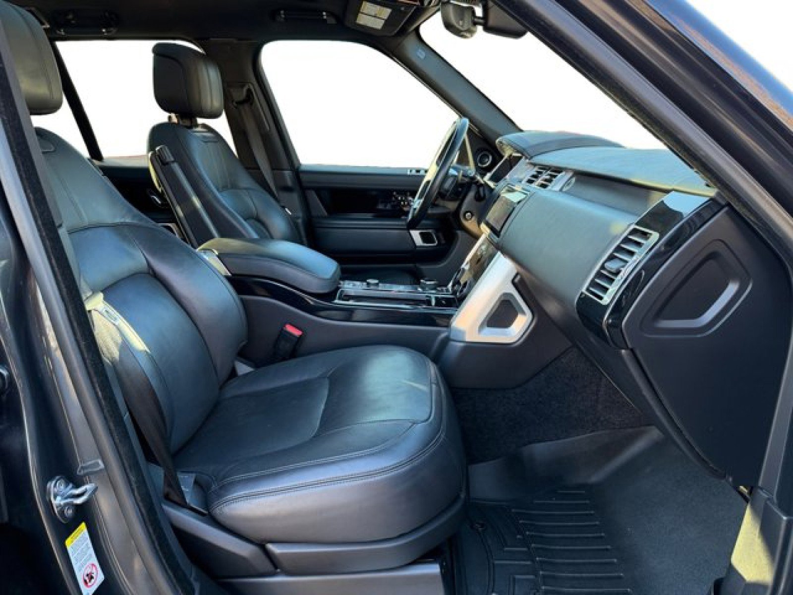 Used 2020 Land Rover Range Rover HSE image 20