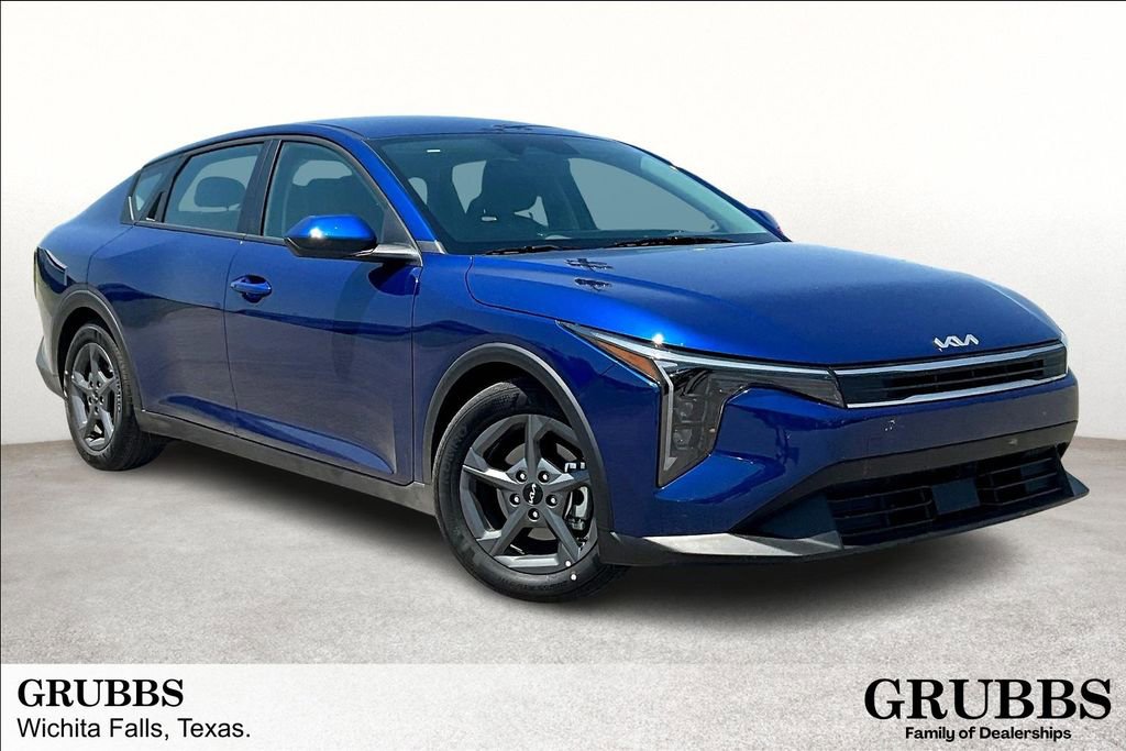 New 2025 Kia K4 LXS image 1