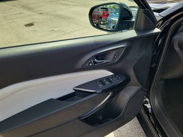 Used 2025 Chevrolet Trax LT FWD image 16