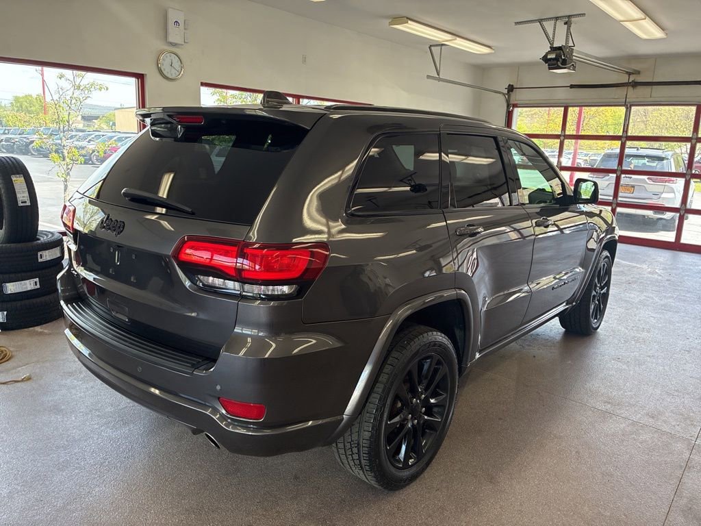 Used 2020 Jeep Grand Cherokee Altitude AWD/4WD image 19