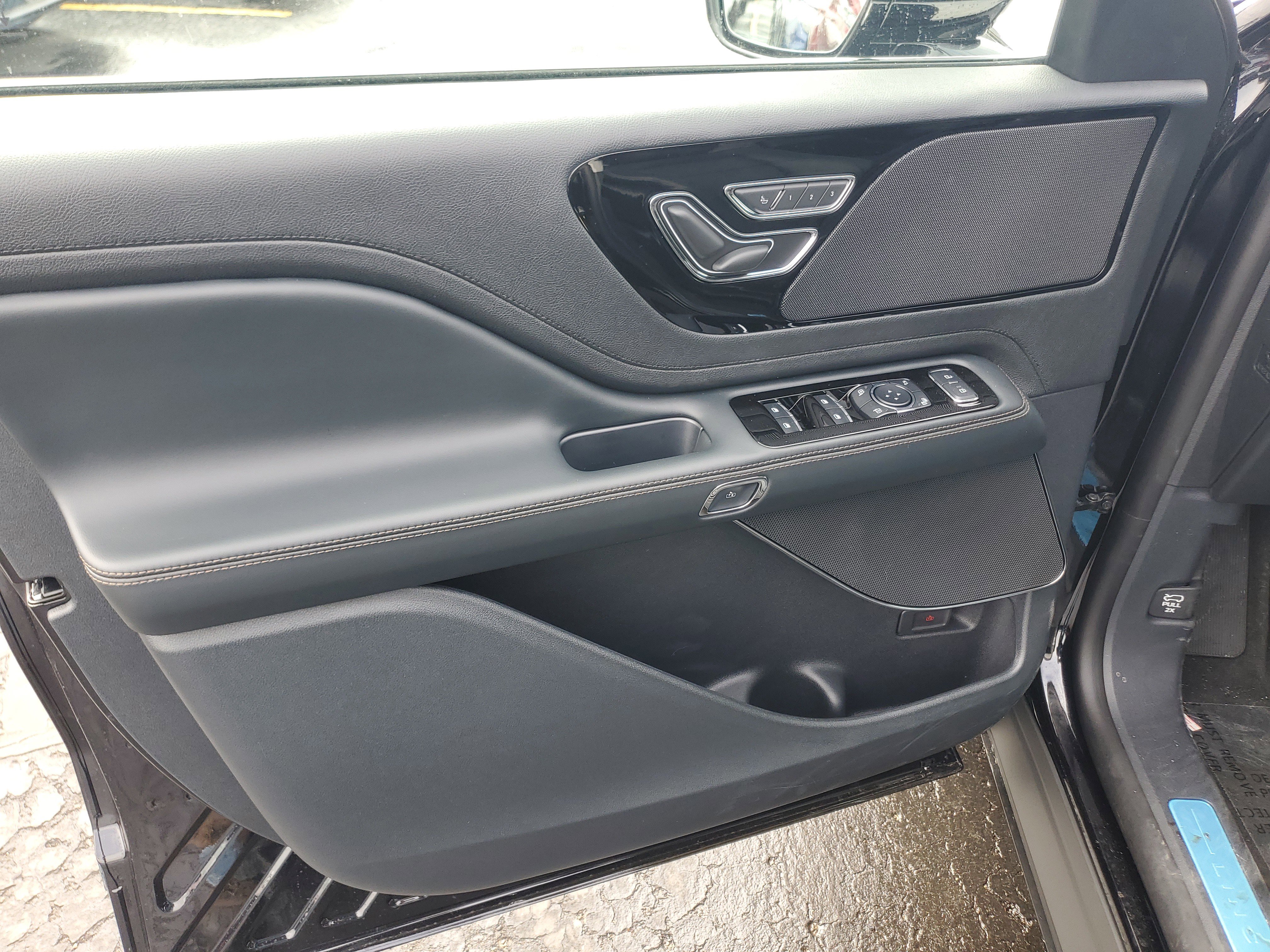 New 2026 Lincoln Aviator AWD image 8