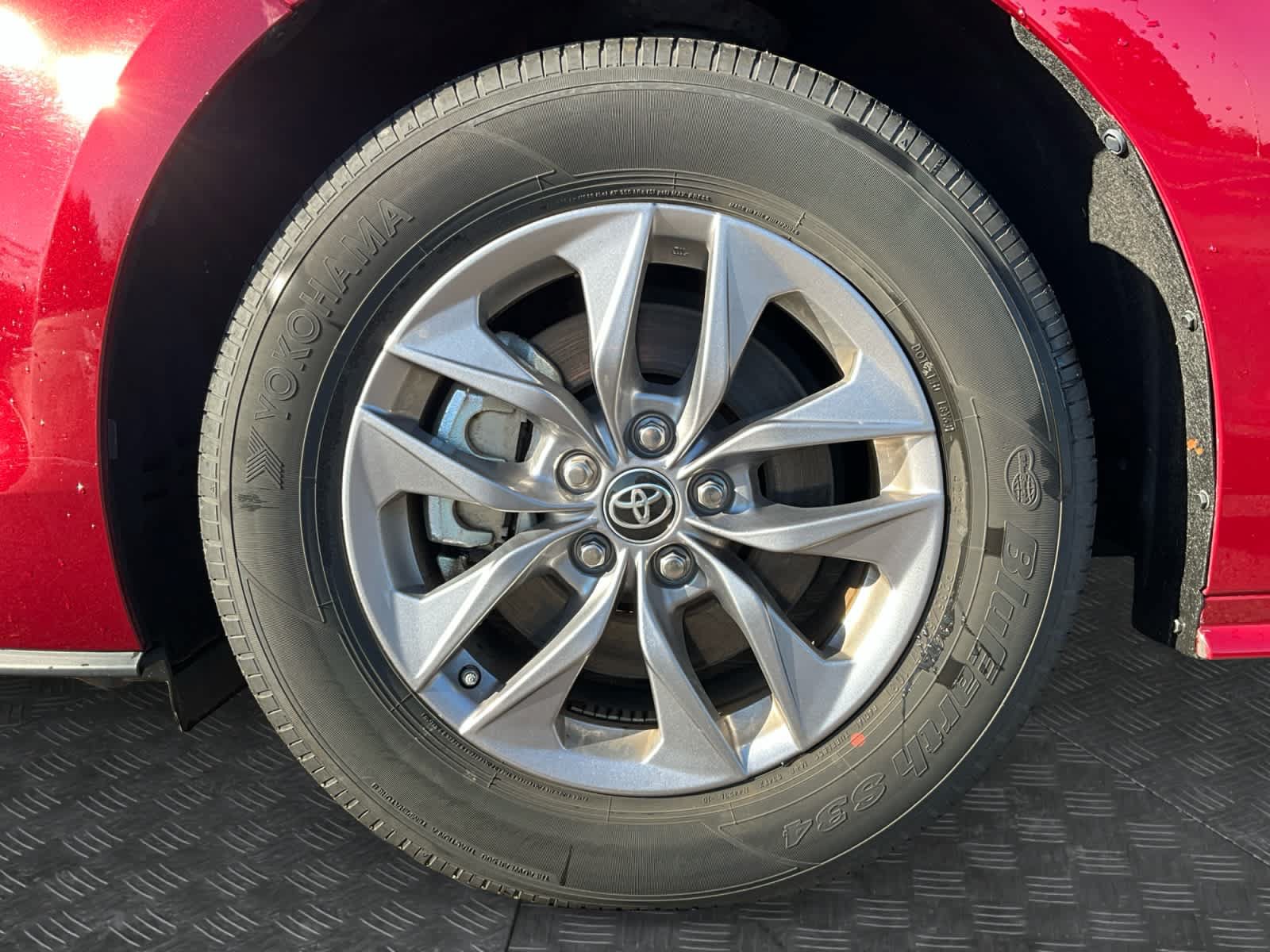 Used 2025 Toyota Sienna XLE FWD image 14