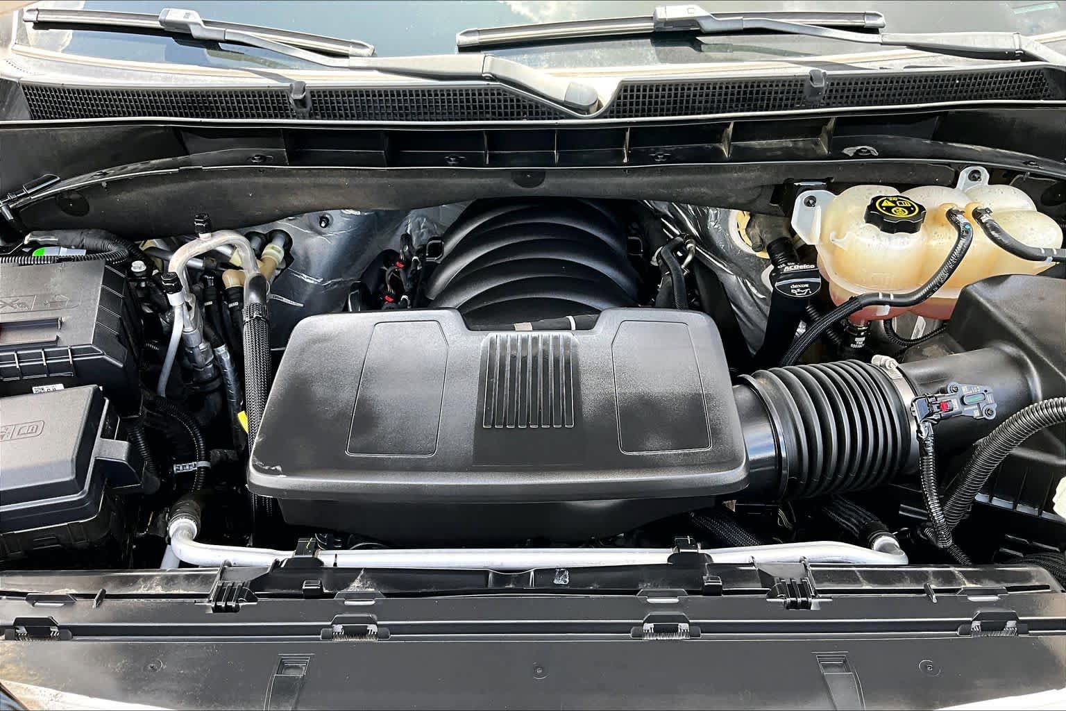 Used 2023 GMC Yukon Denali Ultimate AWD/4WD image 32