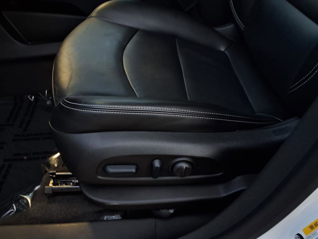 Used 2024 GMC Terrain SLT image 15