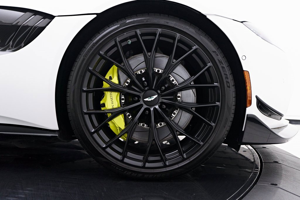 Used 2023 Aston Martin V8 Vantage Roadster image 36