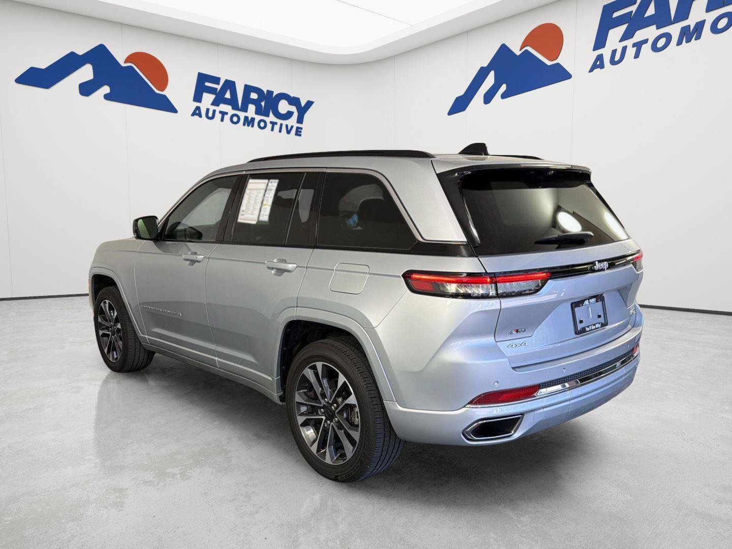 Used 2025 Jeep Grand Cherokee Overland w/ Adv Protech Group III AWD/4WD image 7