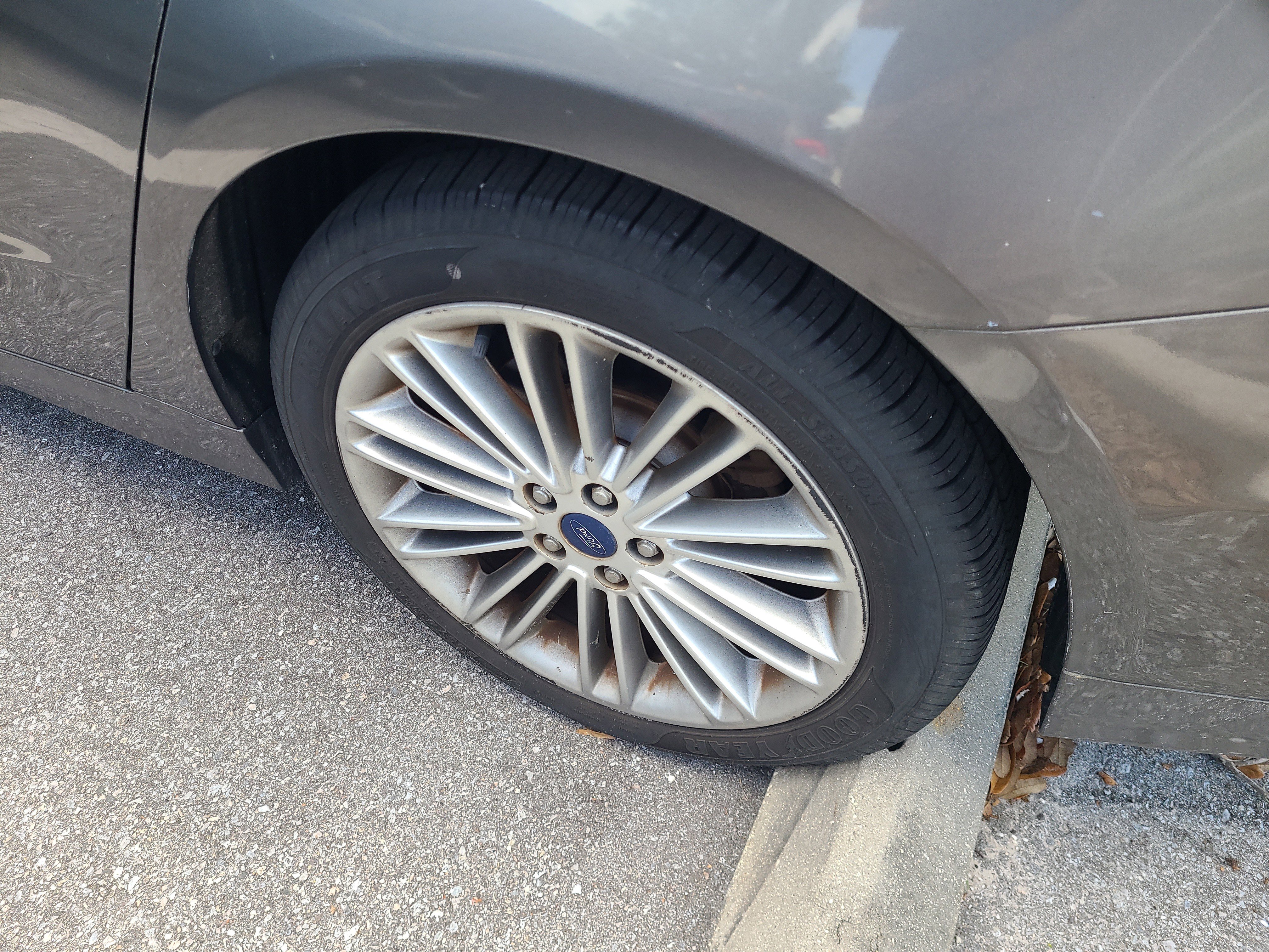 Used 2014 Ford Fusion SE w/ Equipment Group 202A FWD image 7