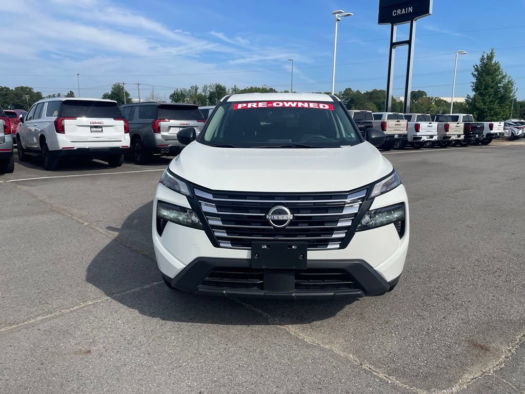 Used 2024 Nissan Rogue S AWD/4WD image 3