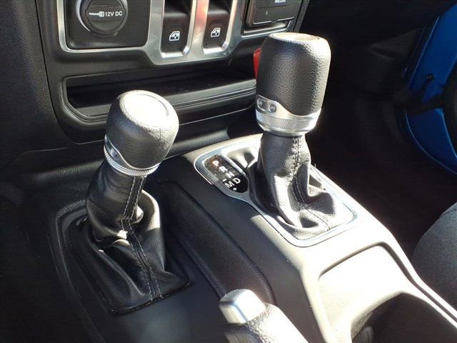 Used 2025 Jeep Wrangler Sport image 15