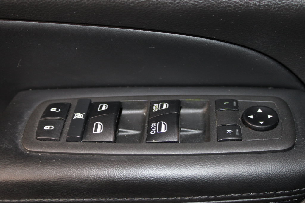 Used 2021 Jeep Grand Cherokee Limited AWD/4WD image 39